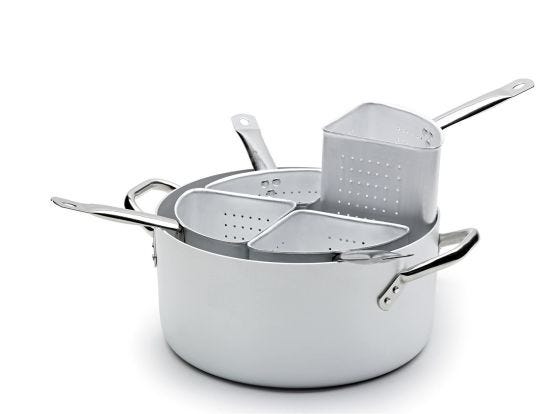 Casseruola in alluminio con maniglie in acciaio inox con quattro colapasta a spicchi, diam. 36cm