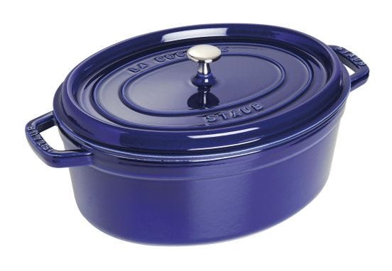Casseruola ovale in ghisa per induzione colore blu scuro con maniglie e coperchio, diam. 29cm