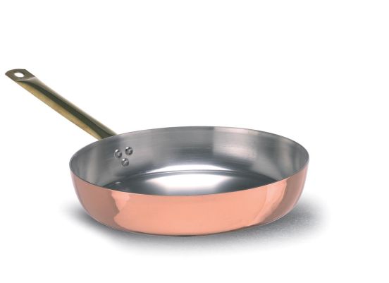 Low flared pan in hand-tinned smooth copper with a brass handle, diam. 24cm