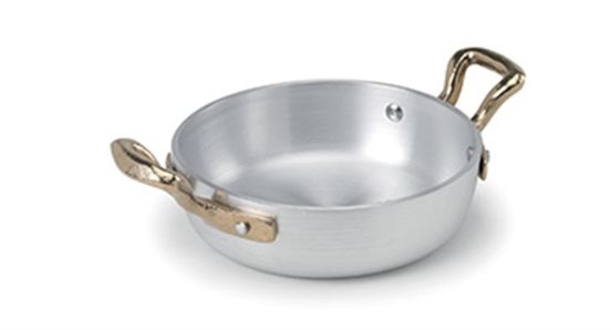 1932 aluminum pan with two brass handles, diam. 16cm