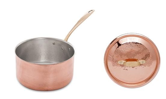 Medium saucepan in hammered tinned copper with a brass handle and lid, diam. 22cm