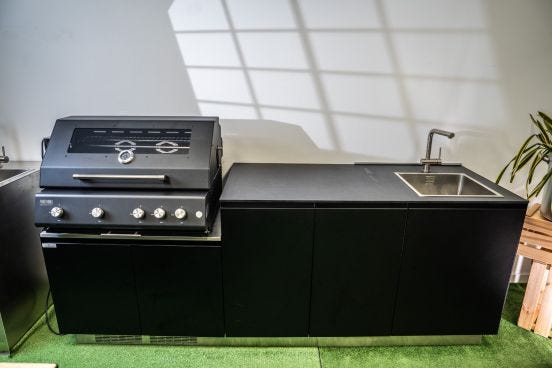 Cucina da esterno Garden Chef linea Demetra, con barbecue nero 5 fuochi e lavello, 240cm - PRODOTTO IN ESPOSIZIONE, RITIRO IN SEDE